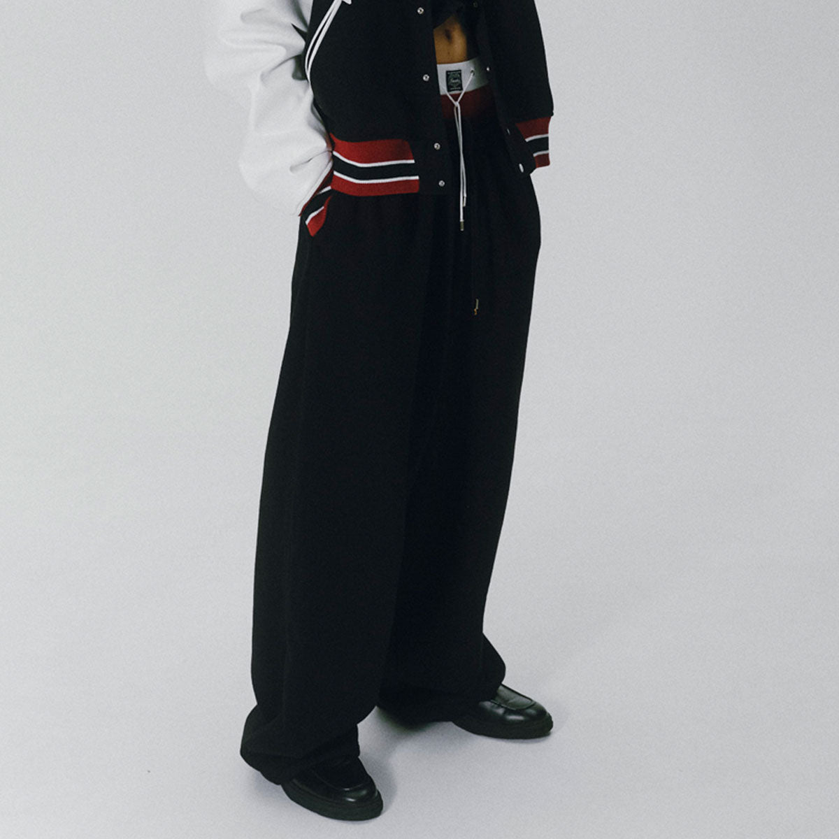 Large Fit Sweat Trouser(BLACK) – BASICKS